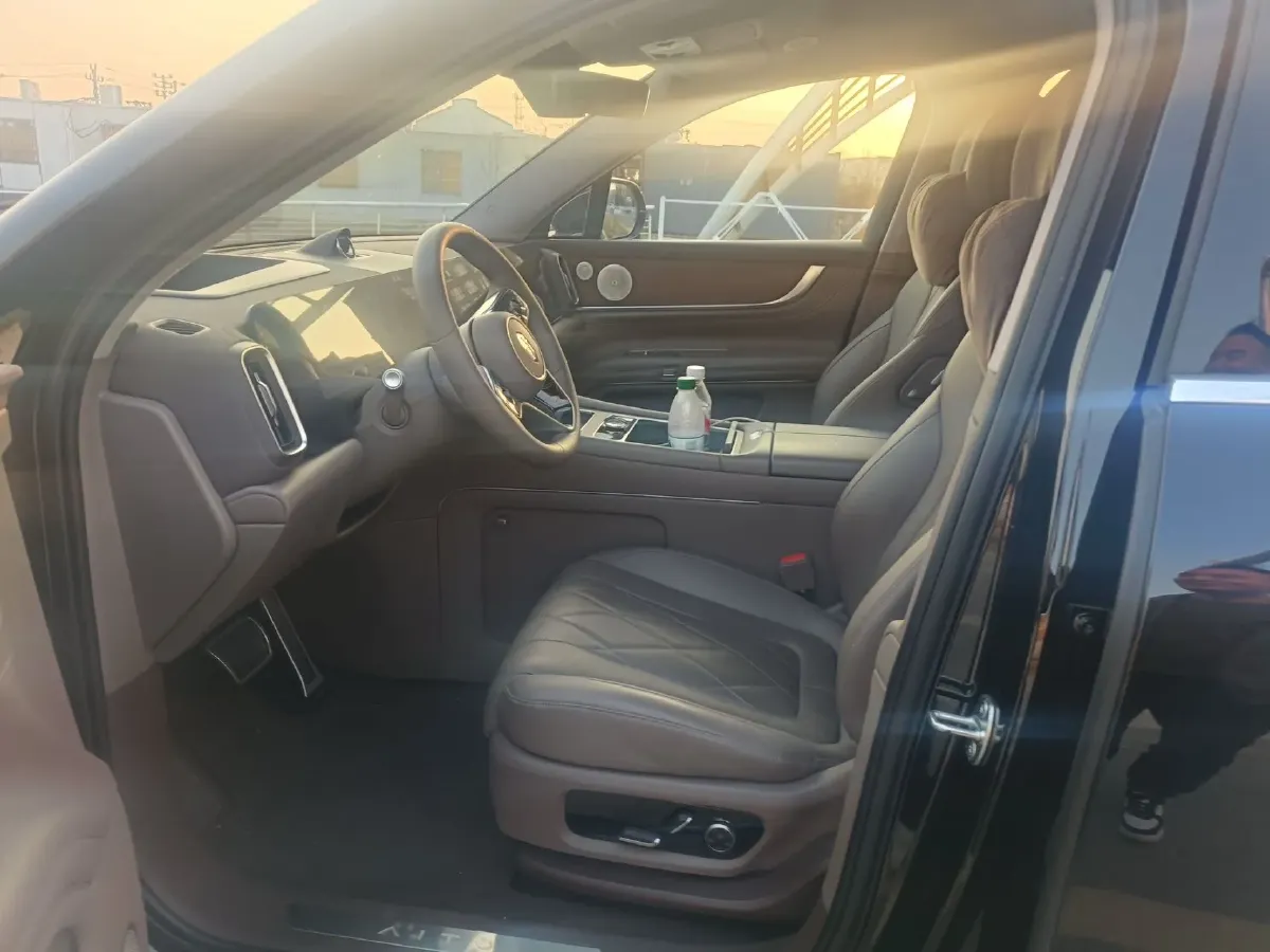 2024 AITO AITO M9 1.5T 152HP L4 REEV 42KWH,autocango,china used car exporter,china ev exporter,chinese used car exporter,chinese used ev exporter