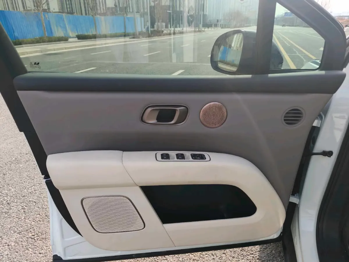 2025 Li i6 BEV,autocango,china used car exporter,china ev exporter,chinese used car exporter,chinese used ev exporter