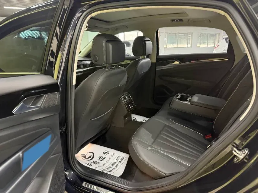 2024 Volkswagen Passat 2.0T 220HP L4 7DCT,autocango,china used car exporter,china ev exporter,chinese used car exporter,chinese used ev exporter