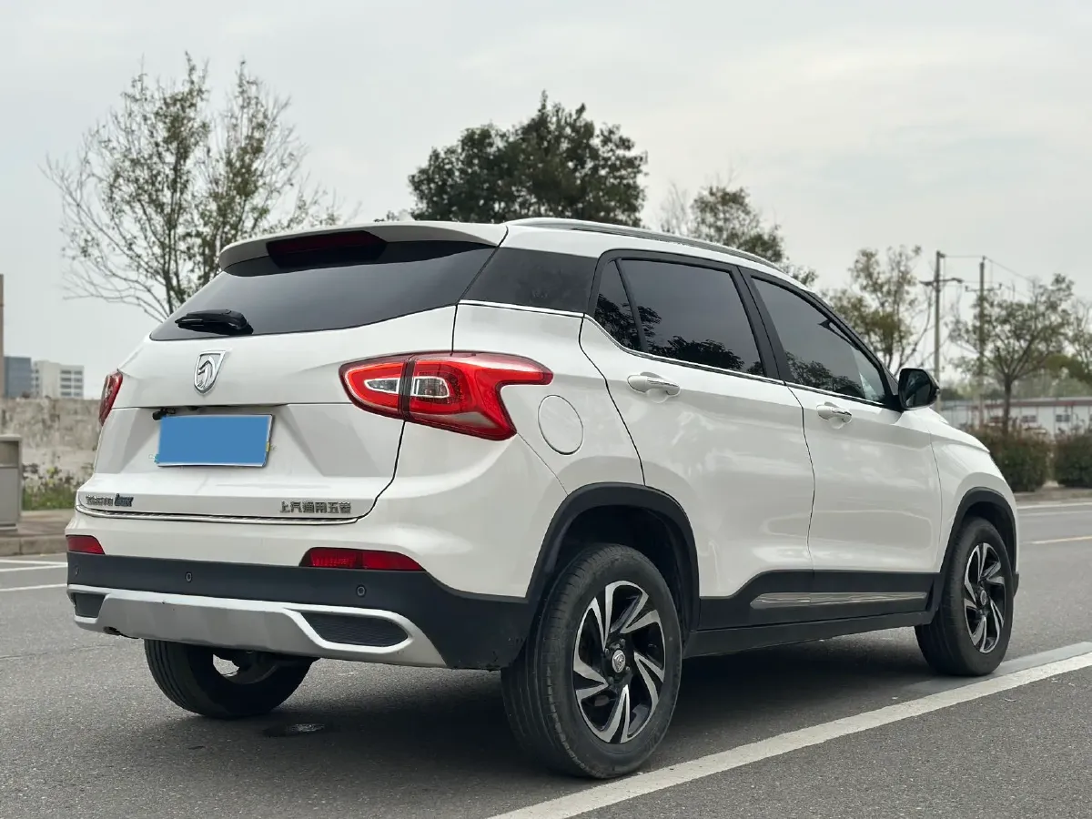 2017 HaiMa S5 Young Edition 1.6L 122HP L4 5MT,autocango,china used car exporter,china ev exporter,chinese used car exporter,chinese used ev exporter