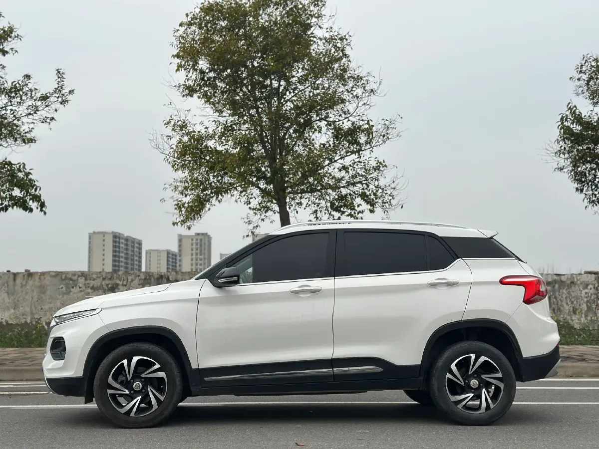 2017 HaiMa S5 Young Edition 1.6L 122HP L4 5MT,autocango,china used car exporter,china ev exporter,chinese used car exporter,chinese used ev exporter