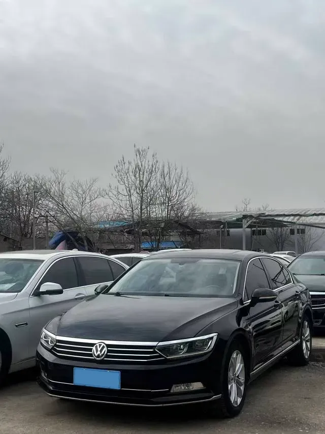 2018 Volkswagen Magotan 2.0T 220HP L4 7DCT,autocango,china used car exporter,china ev exporter,chinese used car exporter,chinese used ev exporter