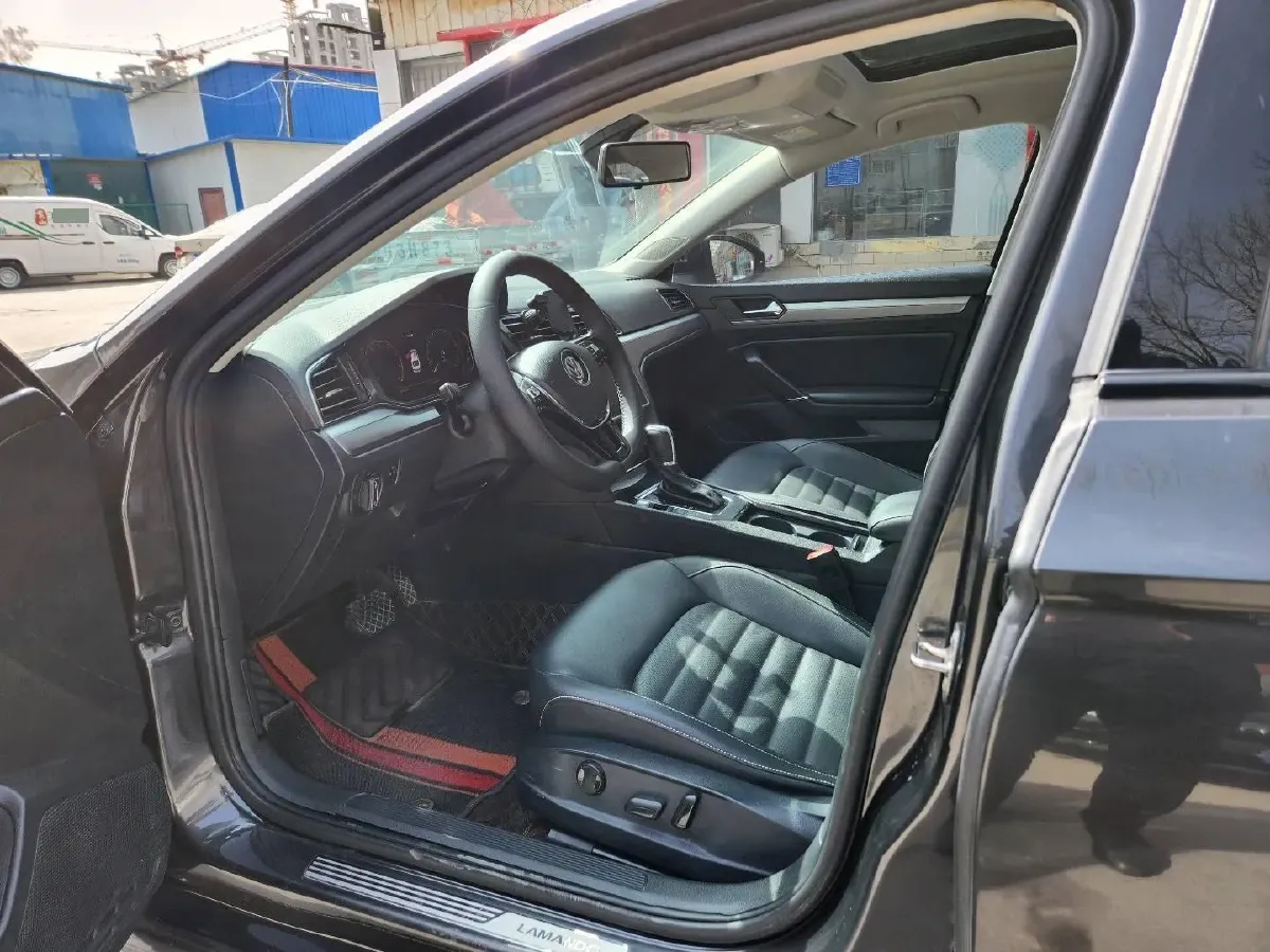 2021 Volkswagen T-Roc 1.4T 150HP L4 7DCT,autocango,china used car exporter,china ev exporter,chinese used car exporter,chinese used ev exporter