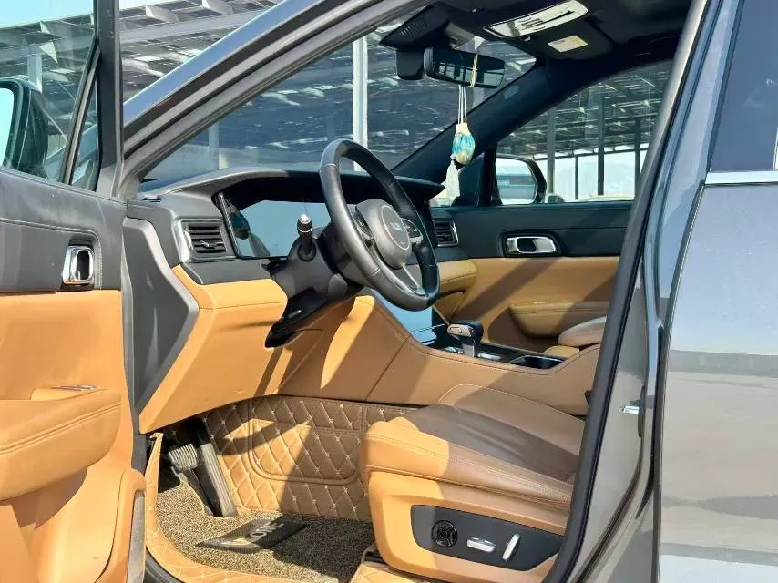 2020 Li ONE Range Extended 131HP REEV 40.5KWH,autocango,china used car exporter,china ev exporter,chinese used car exporter,chinese used ev exporter