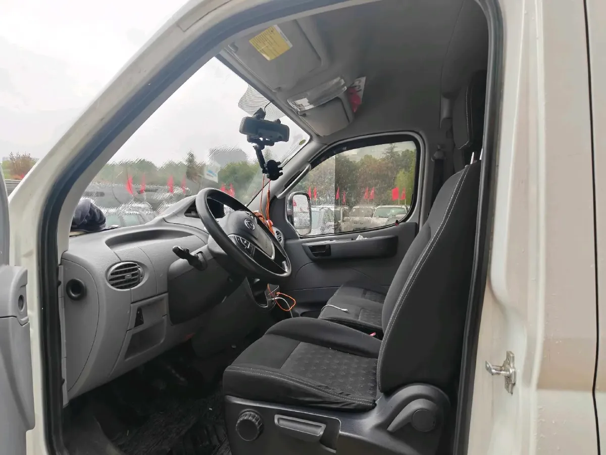 2021 MAXUS XinTu V80 2.0T 127HP L4 6MT,autocango,china used car exporter,china ev exporter,chinese used car exporter,chinese used ev exporter