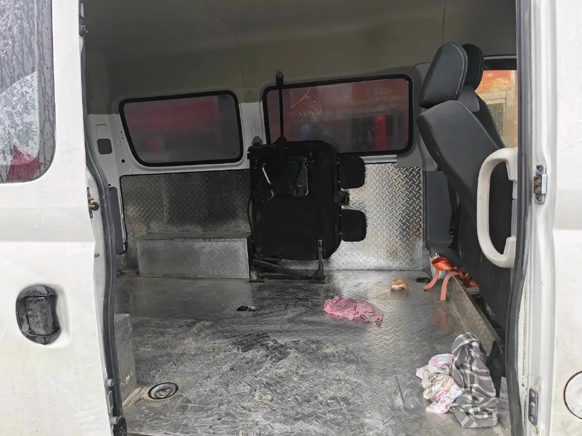 2021 MAXUS XinTu V80 2.0T 127HP L4 6MT,autocango,china used car exporter,china ev exporter,chinese used car exporter,chinese used ev exporter