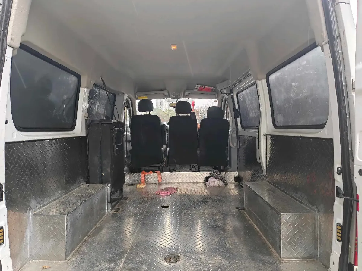 2021 MAXUS XinTu V80 2.0T 127HP L4 6MT,autocango,china used car exporter,china ev exporter,chinese used car exporter,chinese used ev exporter