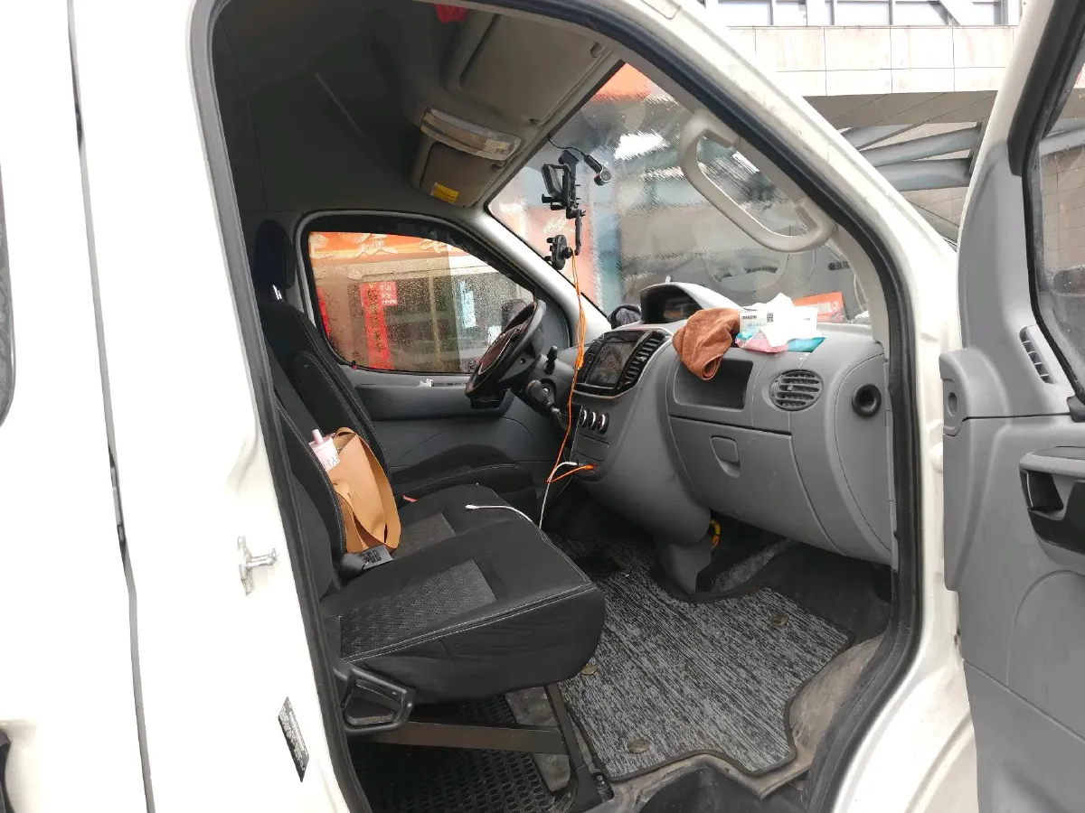 2021 MAXUS XinTu V80 2.0T 127HP L4 6MT,autocango,china used car exporter,china ev exporter,chinese used car exporter,chinese used ev exporter