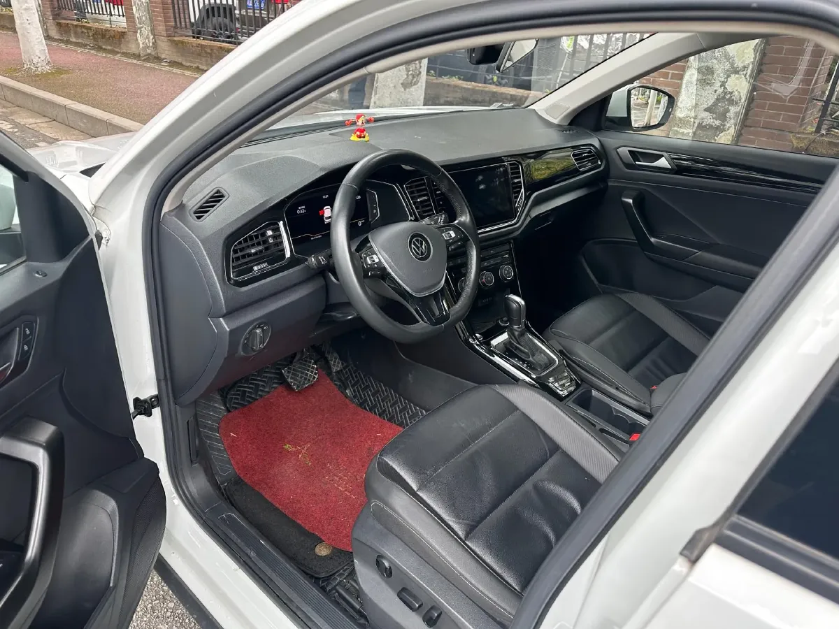 2021 Volkswagen T-Roc 1.4T 150HP L4 7DCT,autocango,china used car exporter,china ev exporter,chinese used car exporter,chinese used ev exporter