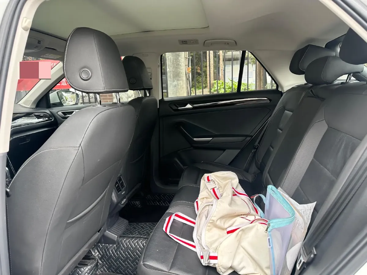 2021 Volkswagen T-Roc 1.4T 150HP L4 7DCT,autocango,china used car exporter,china ev exporter,chinese used car exporter,chinese used ev exporter