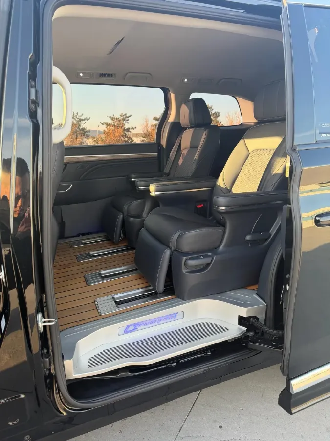 2023 GAC Trumpchi M8 2.0T 252HP L4 8AT,autocango,china used car exporter,china ev exporter,chinese used car exporter,chinese used ev exporter