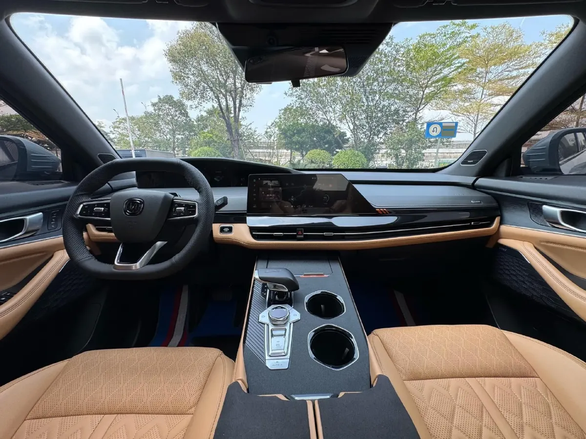 2021 ChangAn UNI-K 2.0T 233HP L4 8AT,autocango,china used car exporter,china ev exporter,chinese used car exporter,chinese used ev exporter