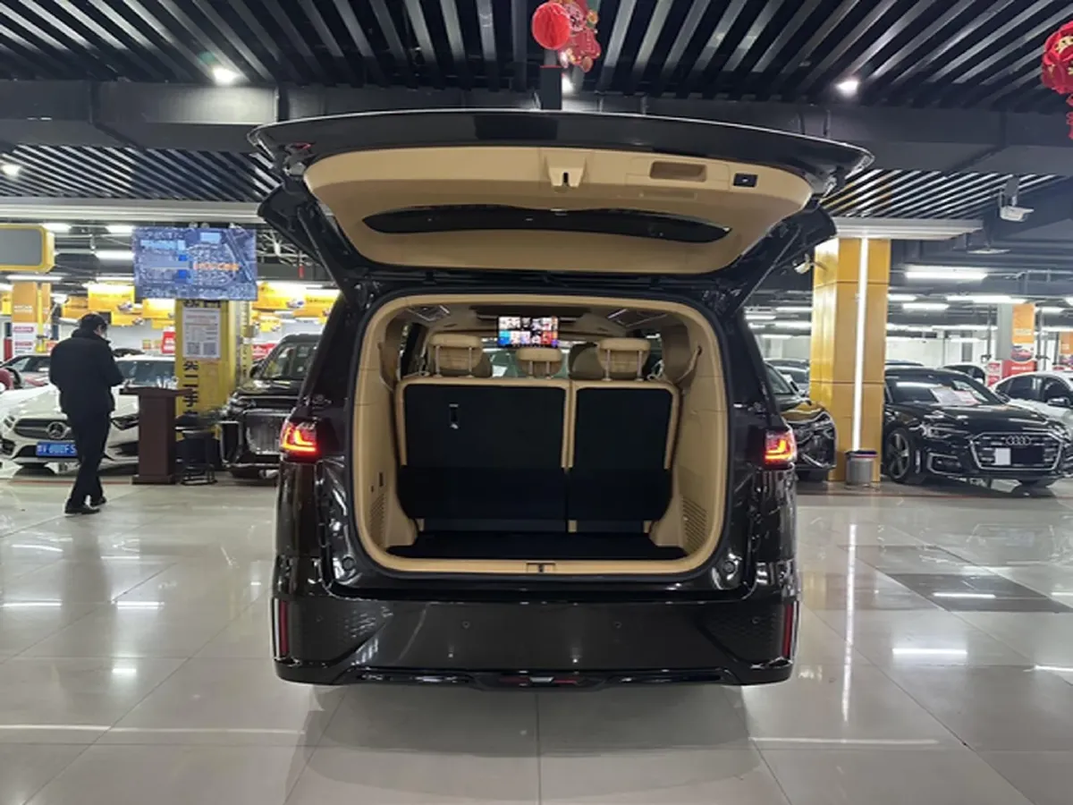 2025 Voyah Dream BEV 108.7KWH,autocango,china used car exporter,china ev exporter,chinese used car exporter,chinese used ev exporter