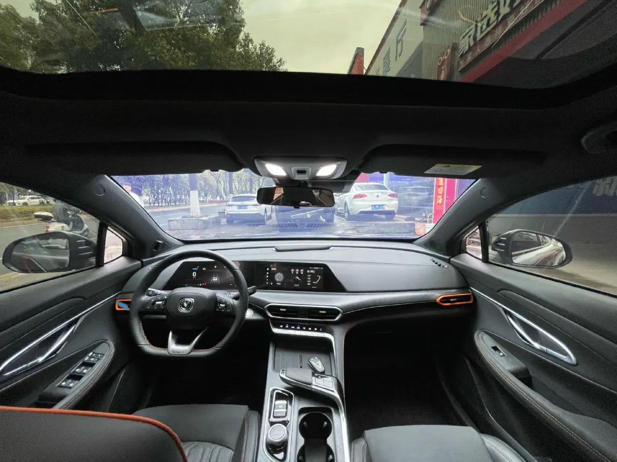 2022 ChangAn UNI-T 1.5T 188HP L4 7DCT,autocango,china used car exporter,china ev exporter,chinese used car exporter,chinese used ev exporter