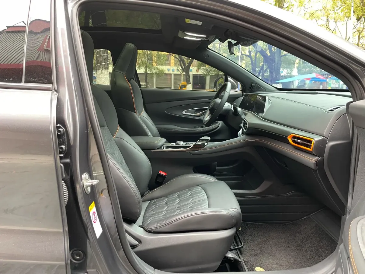 2022 ChangAn UNI-T 1.5T 188HP L4 7DCT,autocango,china used car exporter,china ev exporter,chinese used car exporter,chinese used ev exporter