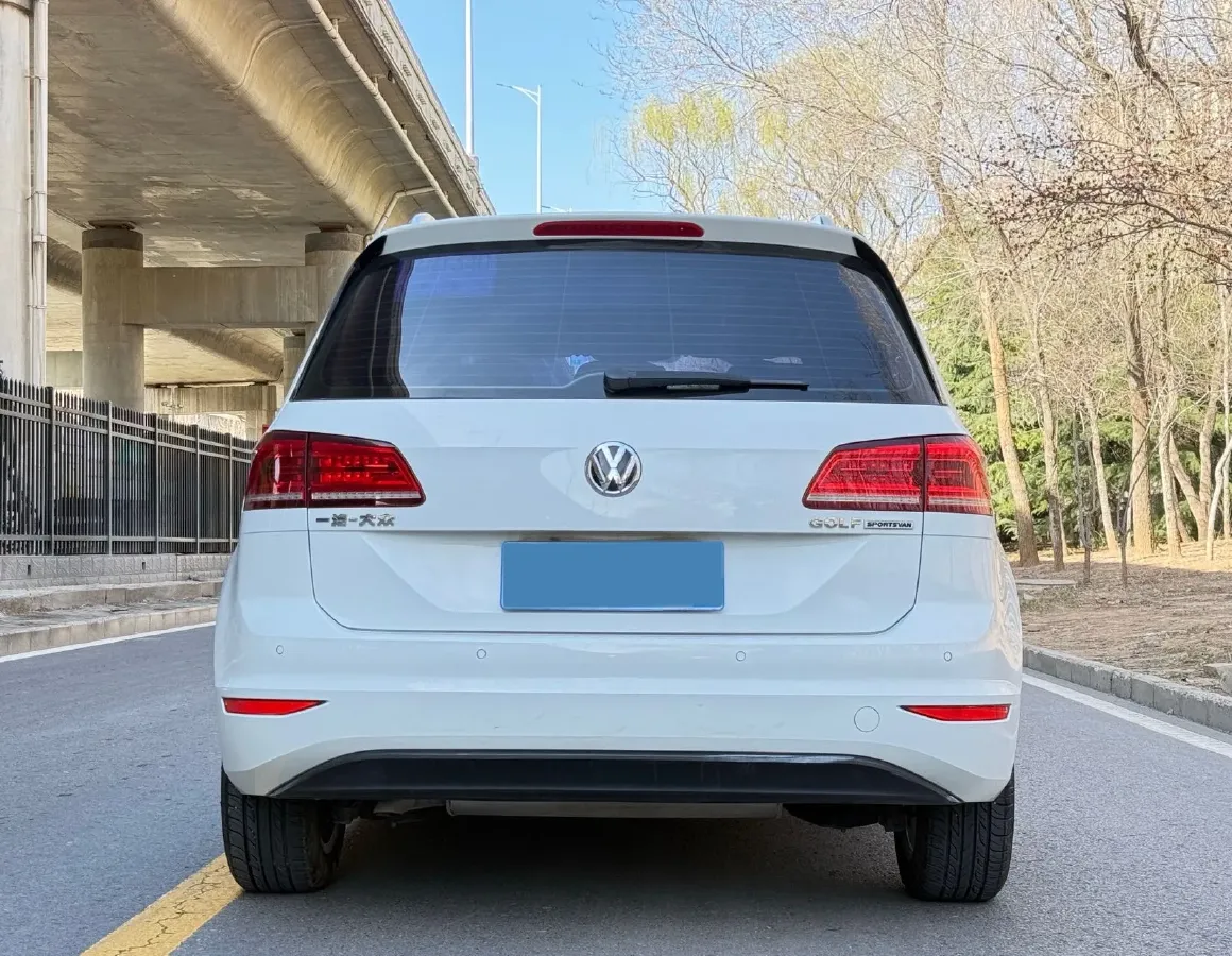 2016 Volkswagen Golf Sportsvan 1.6L 110HP L4 6AT,autocango,china used car exporter,china ev exporter,chinese used car exporter,chinese used ev exporter