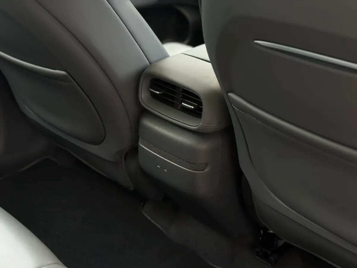 2025 Xpeng G6 BEV 68.5KWH,autocango,china used car exporter,china ev exporter,chinese used car exporter,chinese used ev exporter