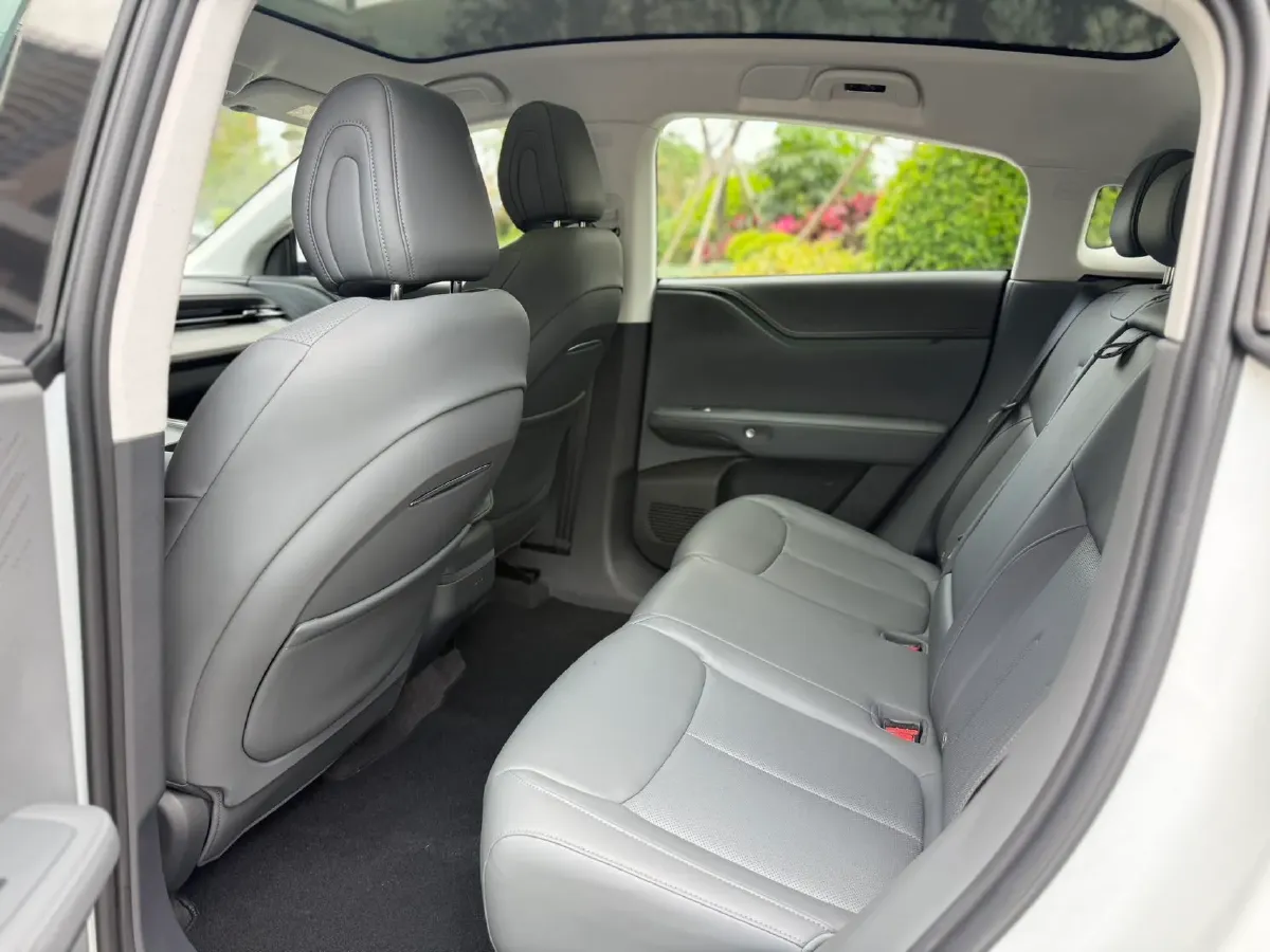 2025 Xpeng G6 BEV 68.5KWH,autocango,china used car exporter,china ev exporter,chinese used car exporter,chinese used ev exporter