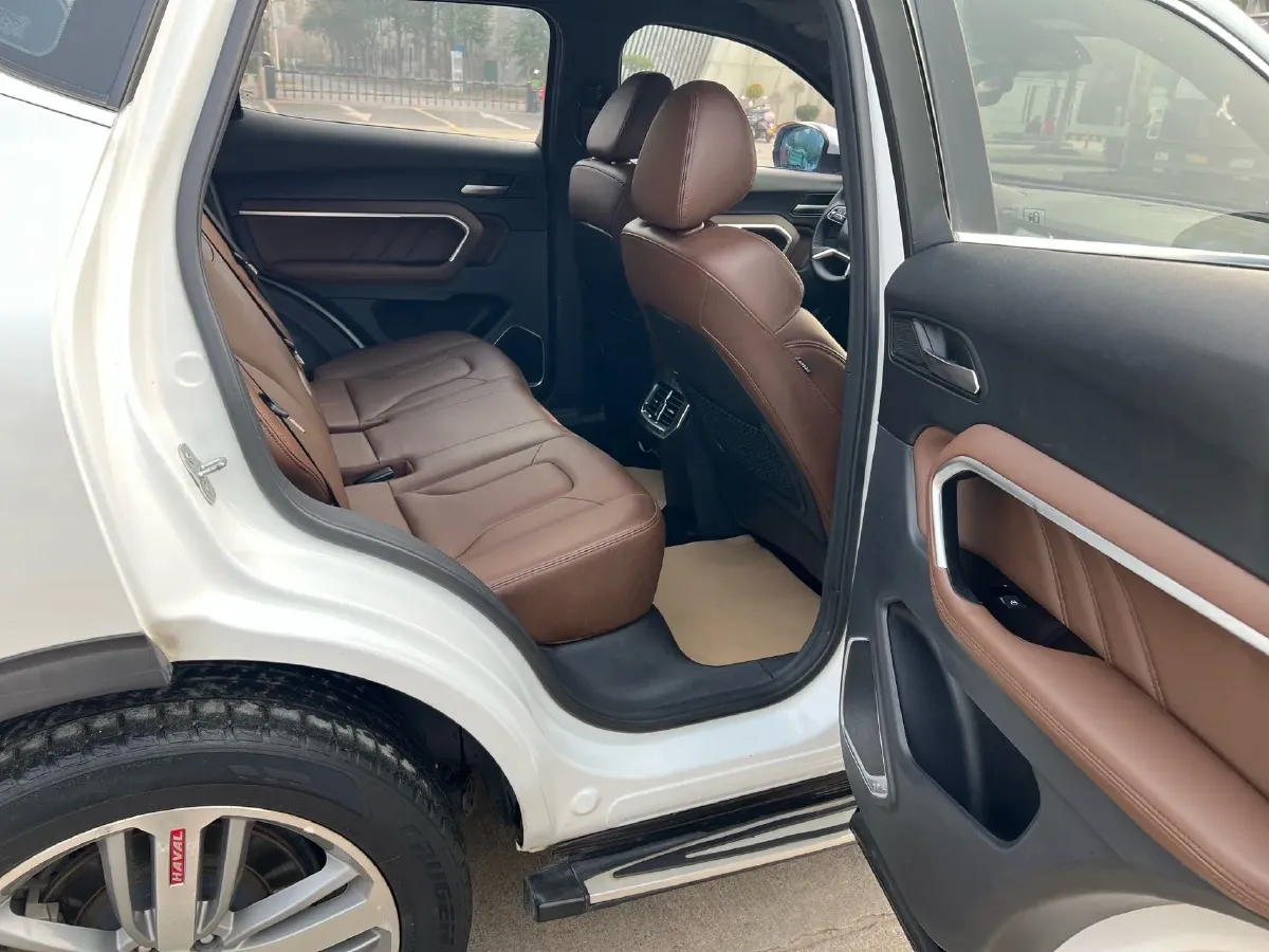 2017 Haval H6 2.0T 197HP L4 7DCT,autocango,china used car exporter,china ev exporter,chinese used car exporter,chinese used ev exporter