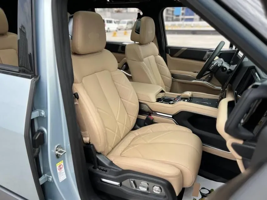 2025 FangChengBao Bao 8 2.0T 245HP L4 E-CVT PHEV 36.8KWH,autocango,china used car exporter,china ev exporter,chinese used car exporter,chinese used ev exporter