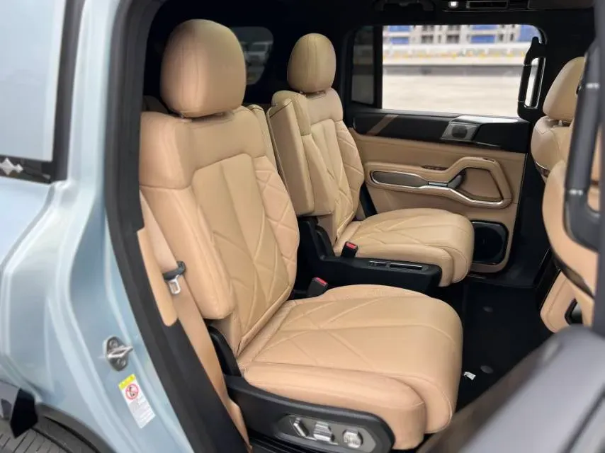 2025 FangChengBao Bao 8 2.0T 245HP L4 E-CVT PHEV 36.8KWH,autocango,china used car exporter,china ev exporter,chinese used car exporter,chinese used ev exporter