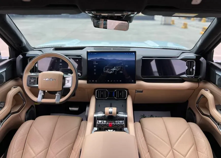 2025 FangChengBao Bao 8 2.0T 245HP L4 E-CVT PHEV 36.8KWH,autocango,china used car exporter,china ev exporter,chinese used car exporter,chinese used ev exporter