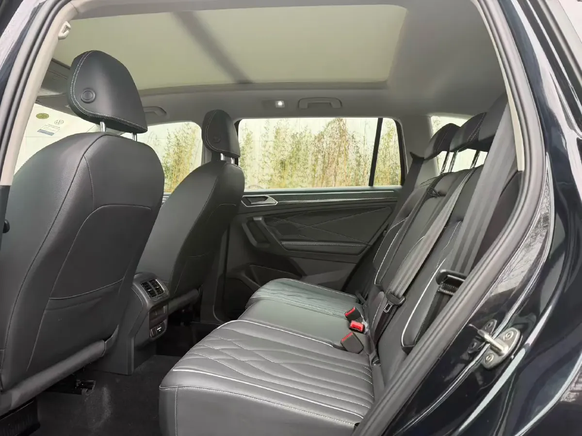 2024 Volkswagen Tiguan L 2.0T 186HP L4 7DCT,autocango,china used car exporter,china ev exporter,chinese used car exporter,chinese used ev exporter