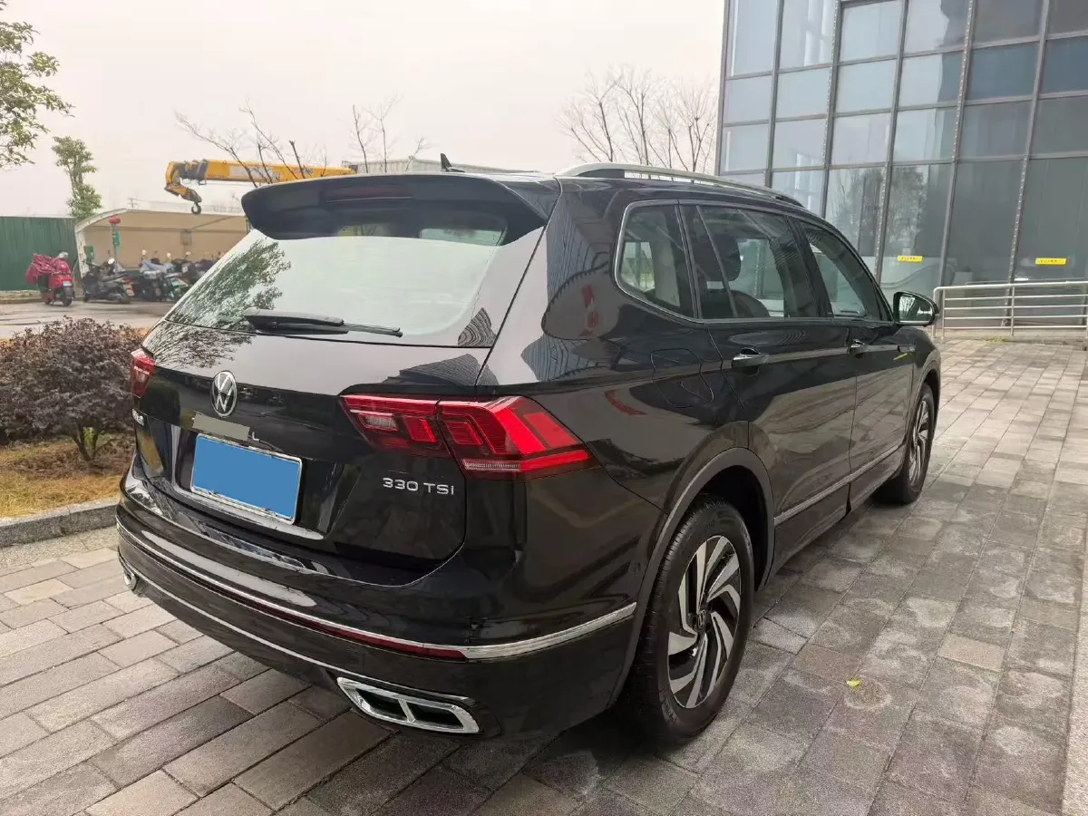 2024 Volkswagen Tiguan L 2.0T 186HP L4 7DCT,autocango,china used car exporter,china ev exporter,chinese used car exporter,chinese used ev exporter