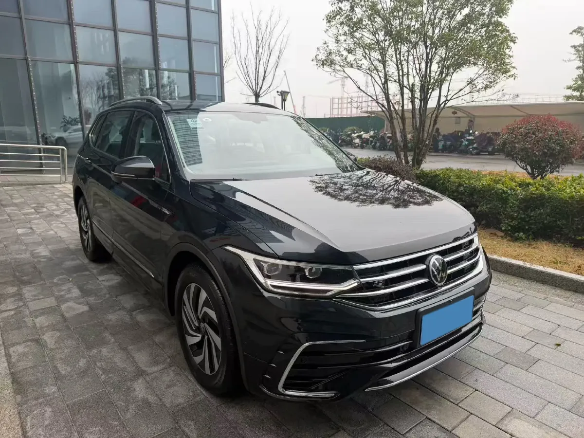 2024 Volkswagen Tiguan L 2.0T 186HP L4 7DCT,autocango,china used car exporter,china ev exporter,chinese used car exporter,chinese used ev exporter