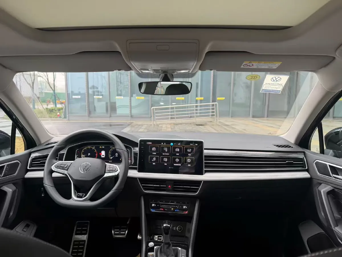 2024 Volkswagen Tiguan L 2.0T 186HP L4 7DCT,autocango,china used car exporter,china ev exporter,chinese used car exporter,chinese used ev exporter