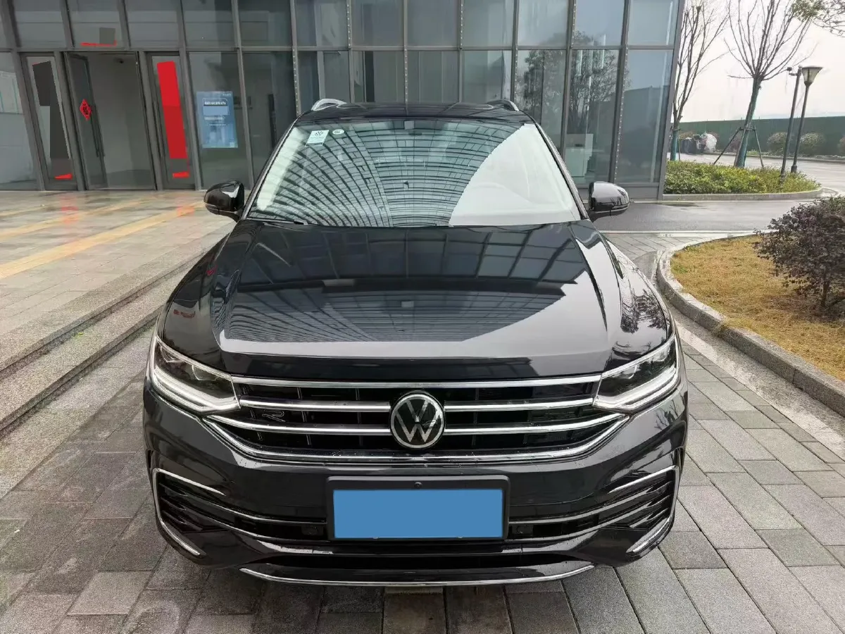 2024 Volkswagen Tiguan L 2.0T 186HP L4 7DCT,autocango,china used car exporter,china ev exporter,chinese used car exporter,chinese used ev exporter