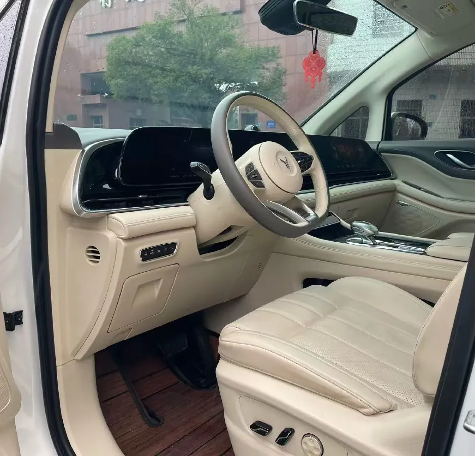 2022 Voyah Dream 1.5T 136HP L4 PHEV 25.57KWH,autocango,china used car exporter,china ev exporter,chinese used car exporter,chinese used ev exporter