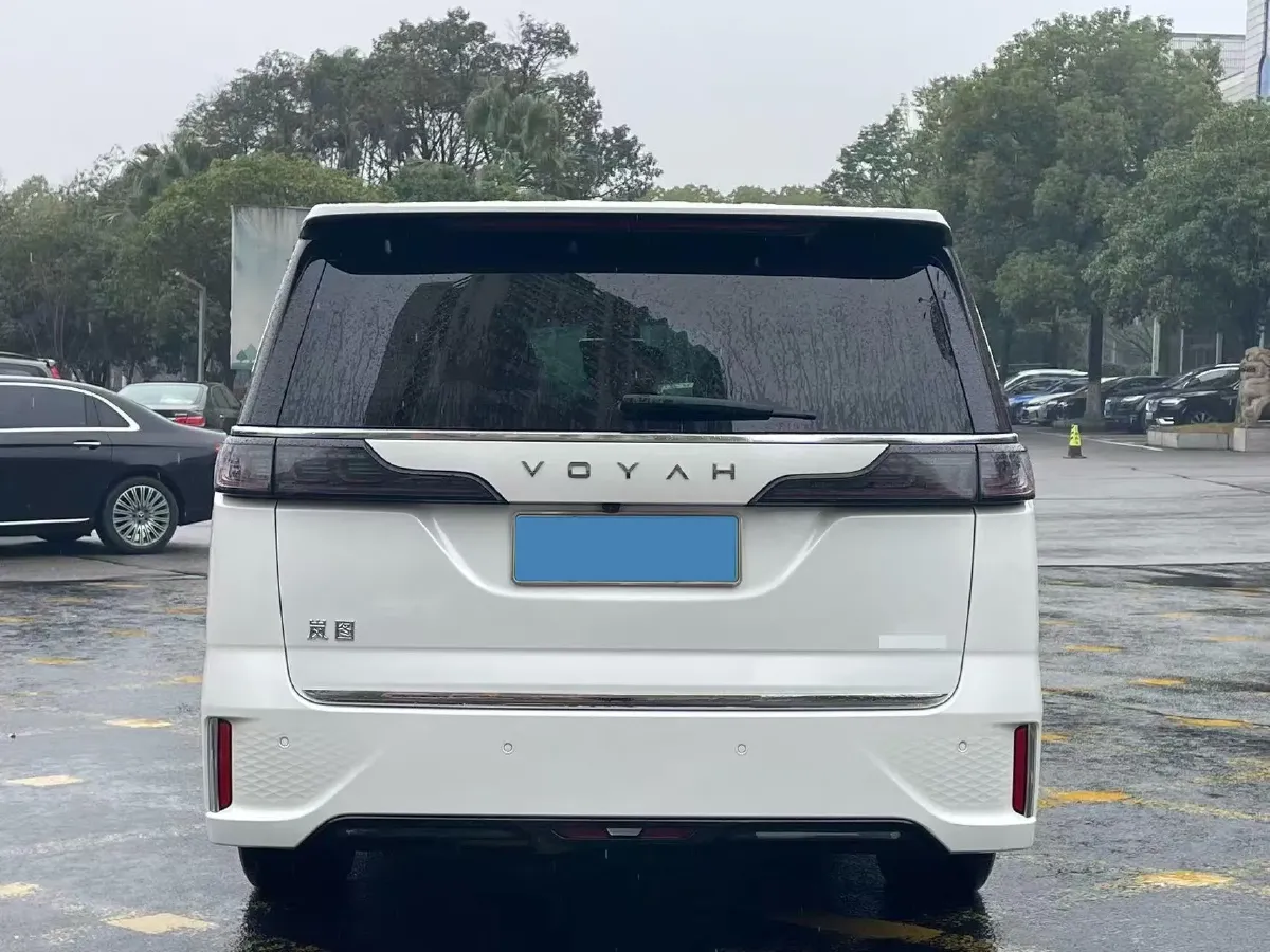 2022 Voyah Dream 1.5T 136HP L4 PHEV 25.57KWH,autocango,china used car exporter,china ev exporter,chinese used car exporter,chinese used ev exporter