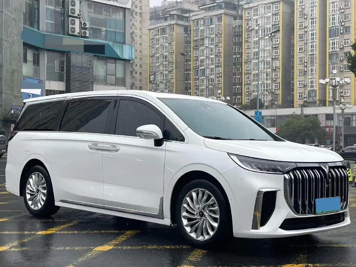 2022 Voyah Dream 1.5T 136HP L4 PHEV 25.57KWH,autocango,china used car exporter,china ev exporter,chinese used car exporter,chinese used ev exporter