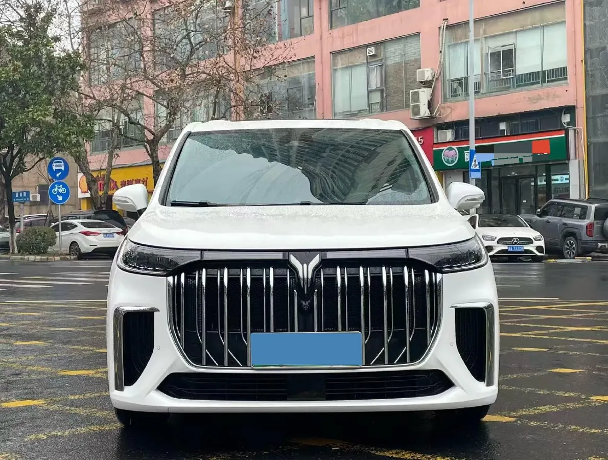 2022 Voyah Dream 1.5T 136HP L4 PHEV 25.57KWH,autocango,china used car exporter,china ev exporter,chinese used car exporter,chinese used ev exporter