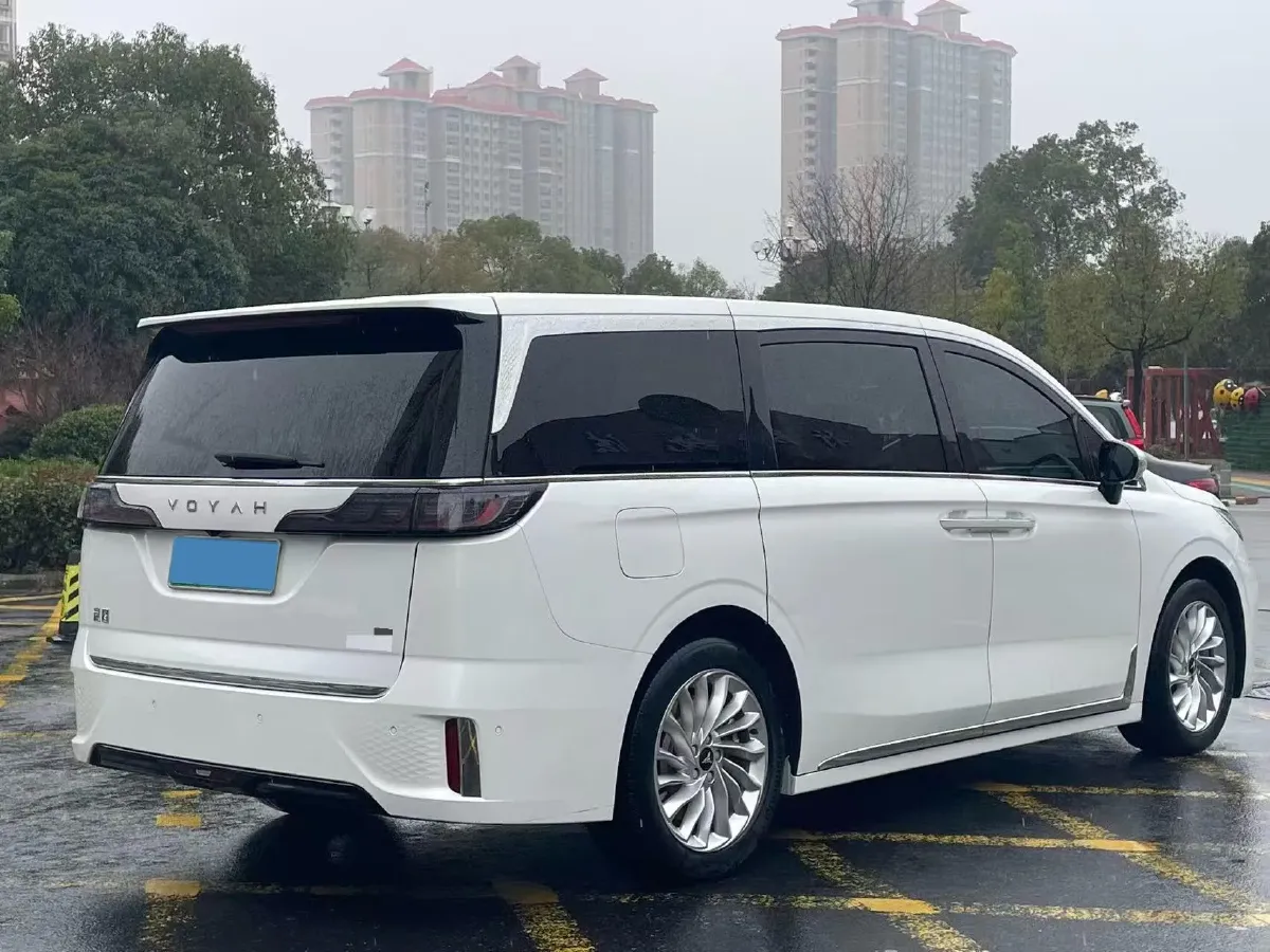 2022 Voyah Dream 1.5T 136HP L4 PHEV 25.57KWH,autocango,china used car exporter,china ev exporter,chinese used car exporter,chinese used ev exporter