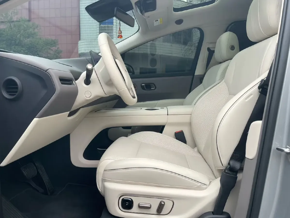 2025 Li i8 BEV,autocango,china used car exporter,china ev exporter,chinese used car exporter,chinese used ev exporter