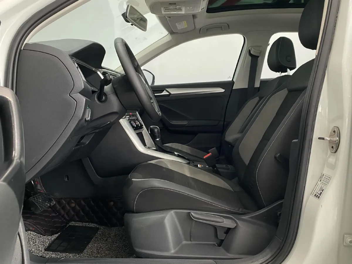 2019 Volkswagen T-Roc 1.4T 131HP L4 7DCT,autocango,china used car exporter,china ev exporter,chinese used car exporter,chinese used ev exporter