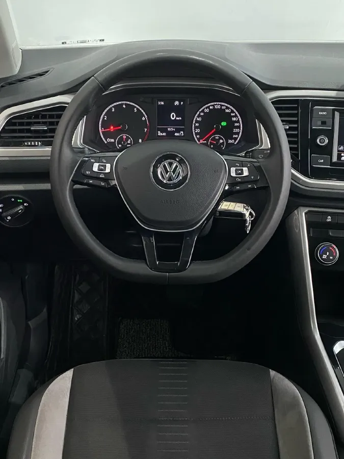 2019 Volkswagen T-Roc 1.4T 131HP L4 7DCT,autocango,china used car exporter,china ev exporter,chinese used car exporter,chinese used ev exporter