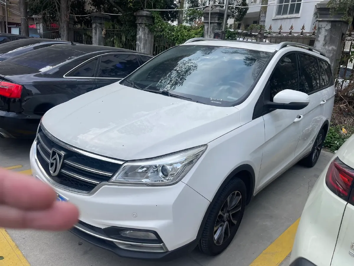 2019 BaoJun 730 1.5T 147HP L4 6MT,autocango,china used car exporter,china ev exporter,chinese used car exporter,chinese used ev exporter