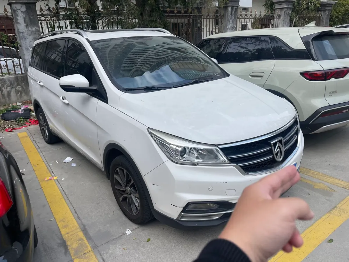 2019 BaoJun 730 1.5T 147HP L4 6MT,autocango,china used car exporter,china ev exporter,chinese used car exporter,chinese used ev exporter