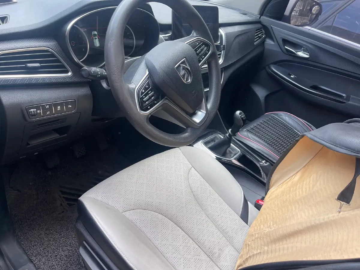 2019 BaoJun 730 1.5T 147HP L4 6MT,autocango,china used car exporter,china ev exporter,chinese used car exporter,chinese used ev exporter