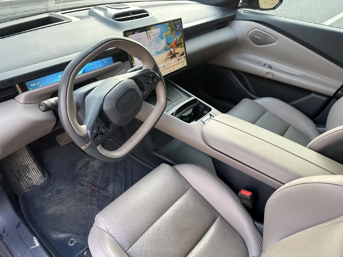 2025 HongQi HS7 2.0T 252HP L4 8AT,autocango,china used car exporter,china ev exporter,chinese used car exporter,chinese used ev exporter