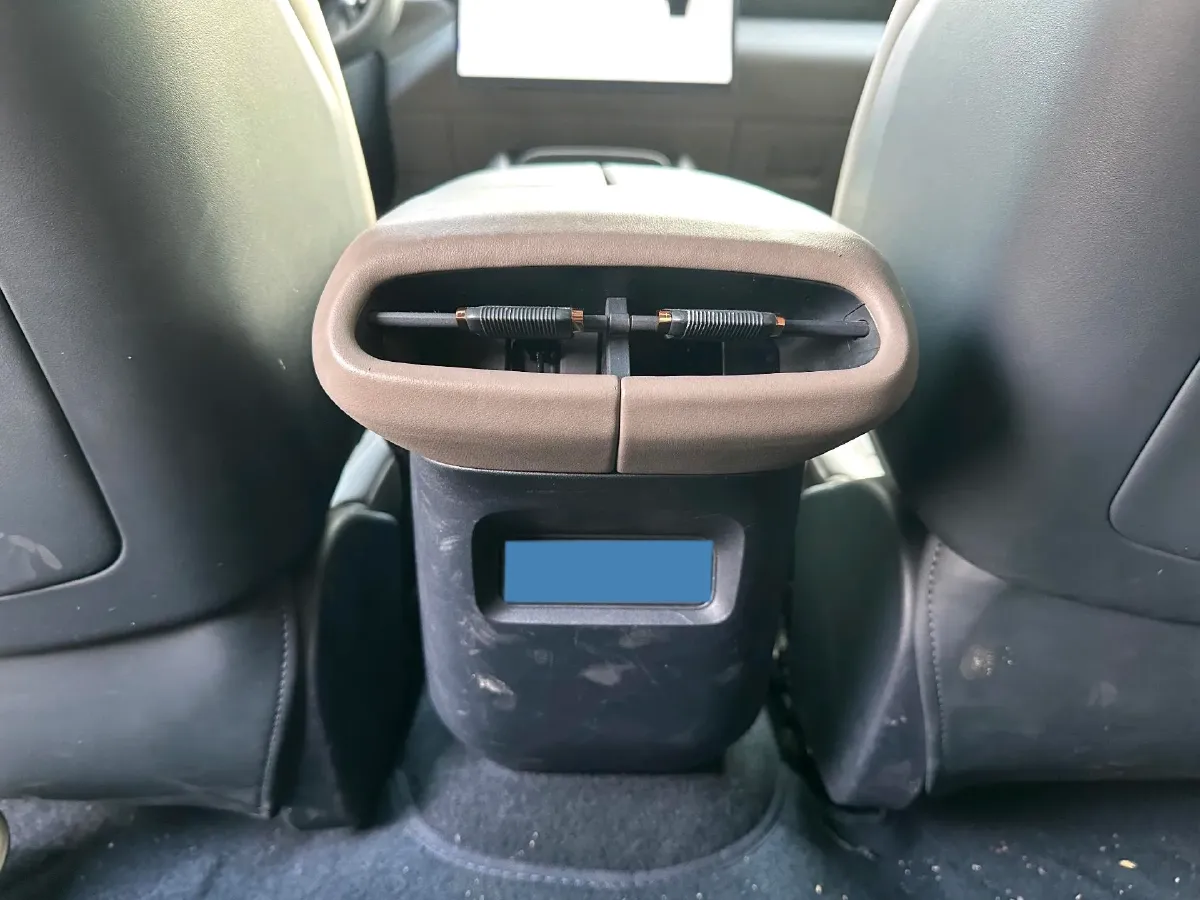 2025 HongQi HS7 2.0T 252HP L4 8AT,autocango,china used car exporter,china ev exporter,chinese used car exporter,chinese used ev exporter