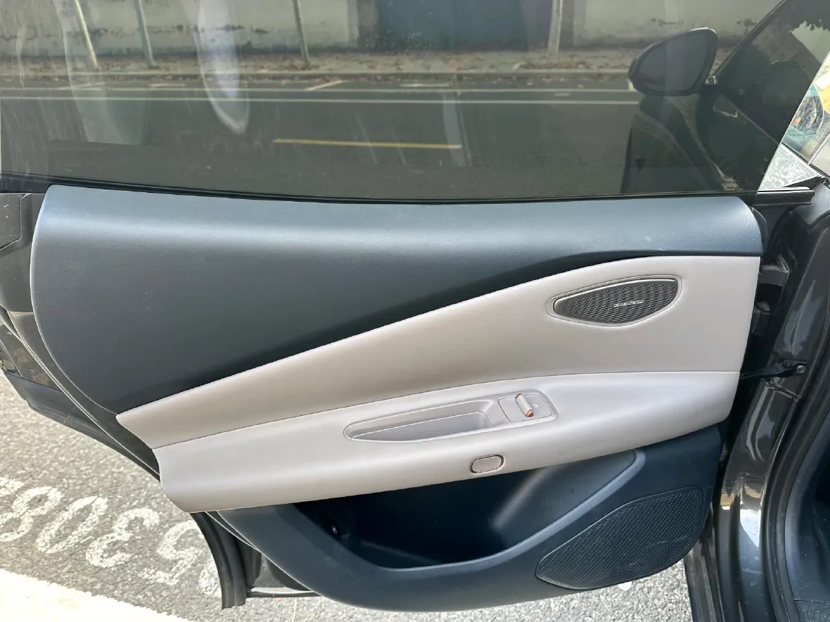 2025 HongQi HS7 2.0T 252HP L4 8AT,autocango,china used car exporter,china ev exporter,chinese used car exporter,chinese used ev exporter