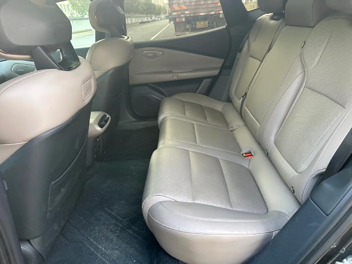 2025 HongQi HS7 2.0T 252HP L4 8AT,autocango,china used car exporter,china ev exporter,chinese used car exporter,chinese used ev exporter