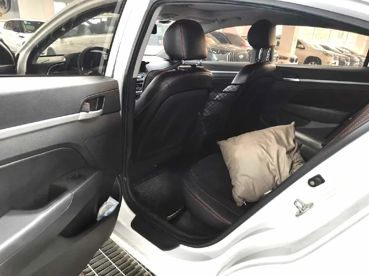 2016 Hyundai Elantra 1.6L 130HP L4 6AT,autocango,china used car exporter,china ev exporter,chinese used car exporter,chinese used ev exporter