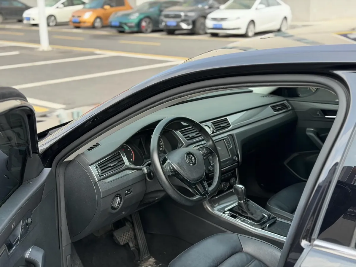 2017 Volkswagen Passat 1.8T 180HP L4 7DCT,autocango,china used car exporter,china ev exporter,chinese used car exporter,chinese used ev exporter