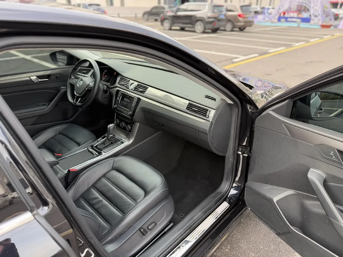 2017 Volkswagen Passat 1.8T 180HP L4 7DCT,autocango,china used car exporter,china ev exporter,chinese used car exporter,chinese used ev exporter