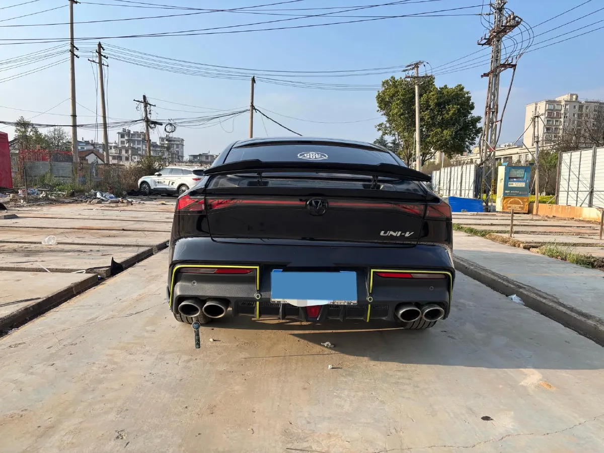 2022 ChangAn UNI-V 1.5T 188HP L4 7DCT,autocango,china used car exporter,china ev exporter,chinese used car exporter,chinese used ev exporter